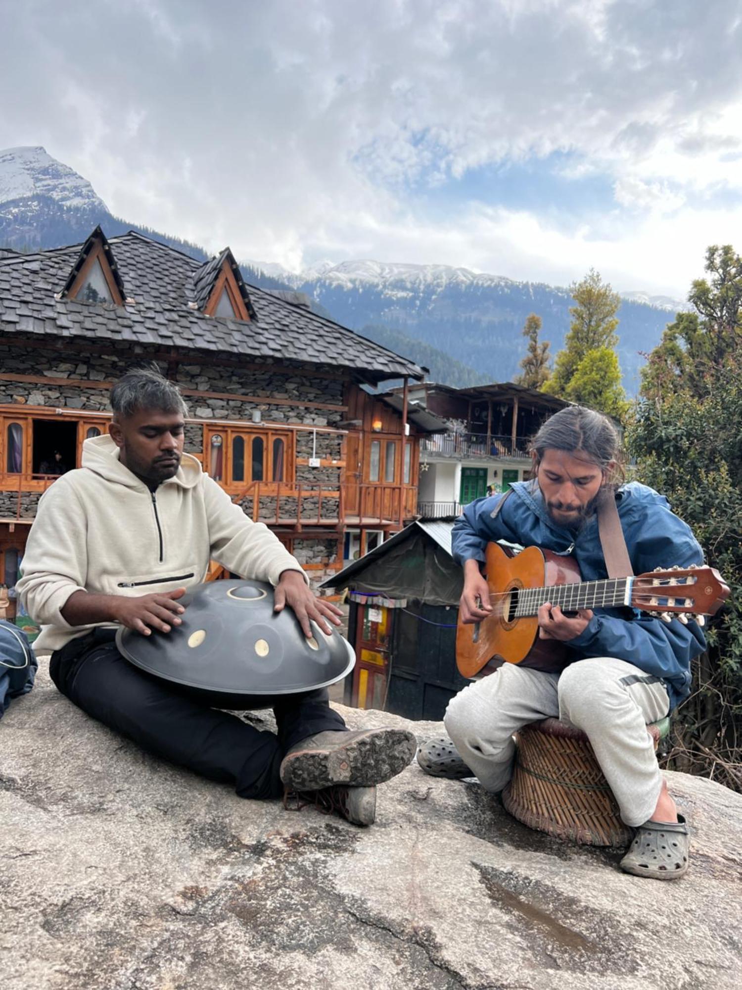 Old Brahma Homestay Kalgha Kültér fotó