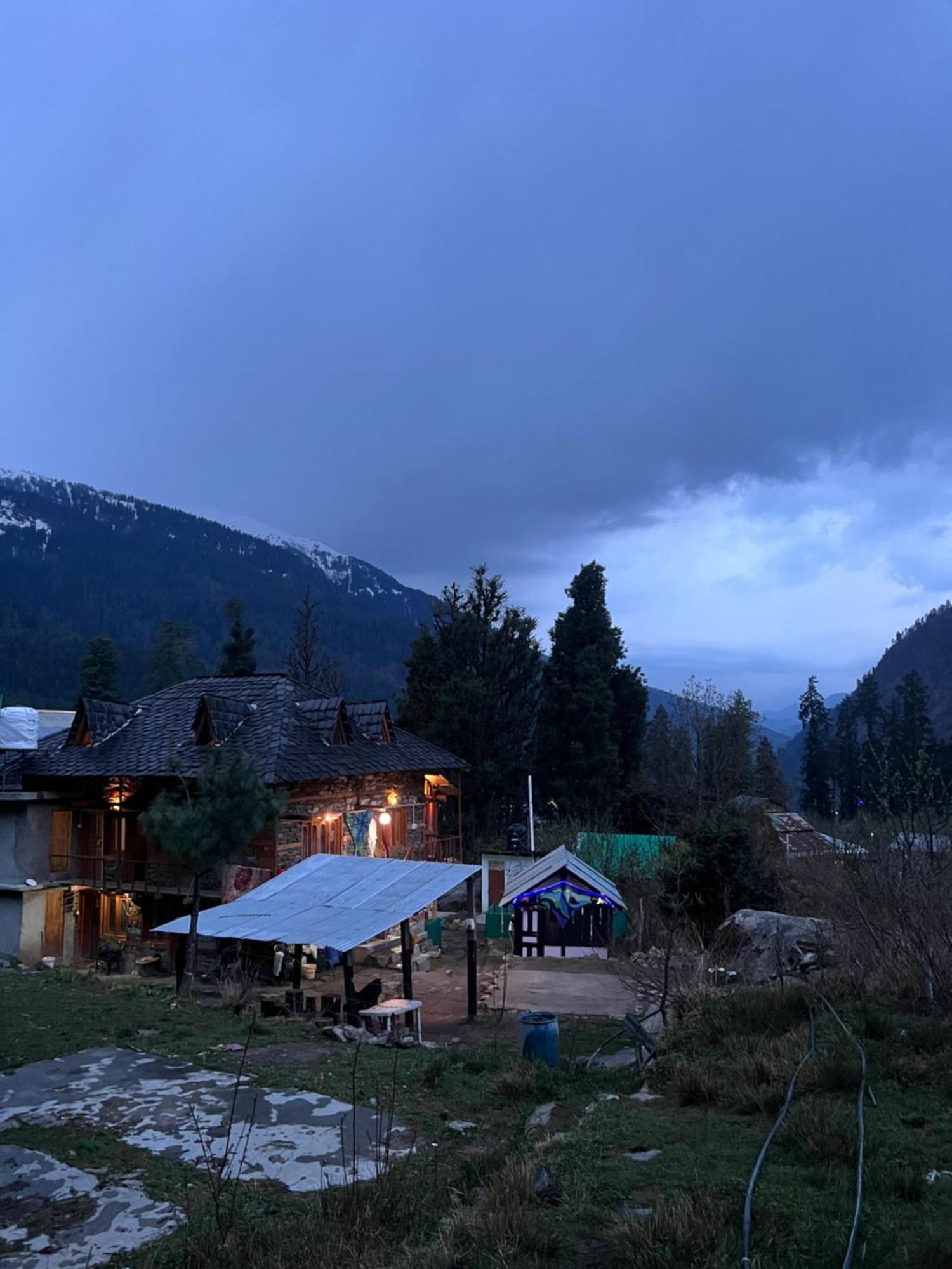 Old Brahma Homestay Kalgha Kültér fotó
