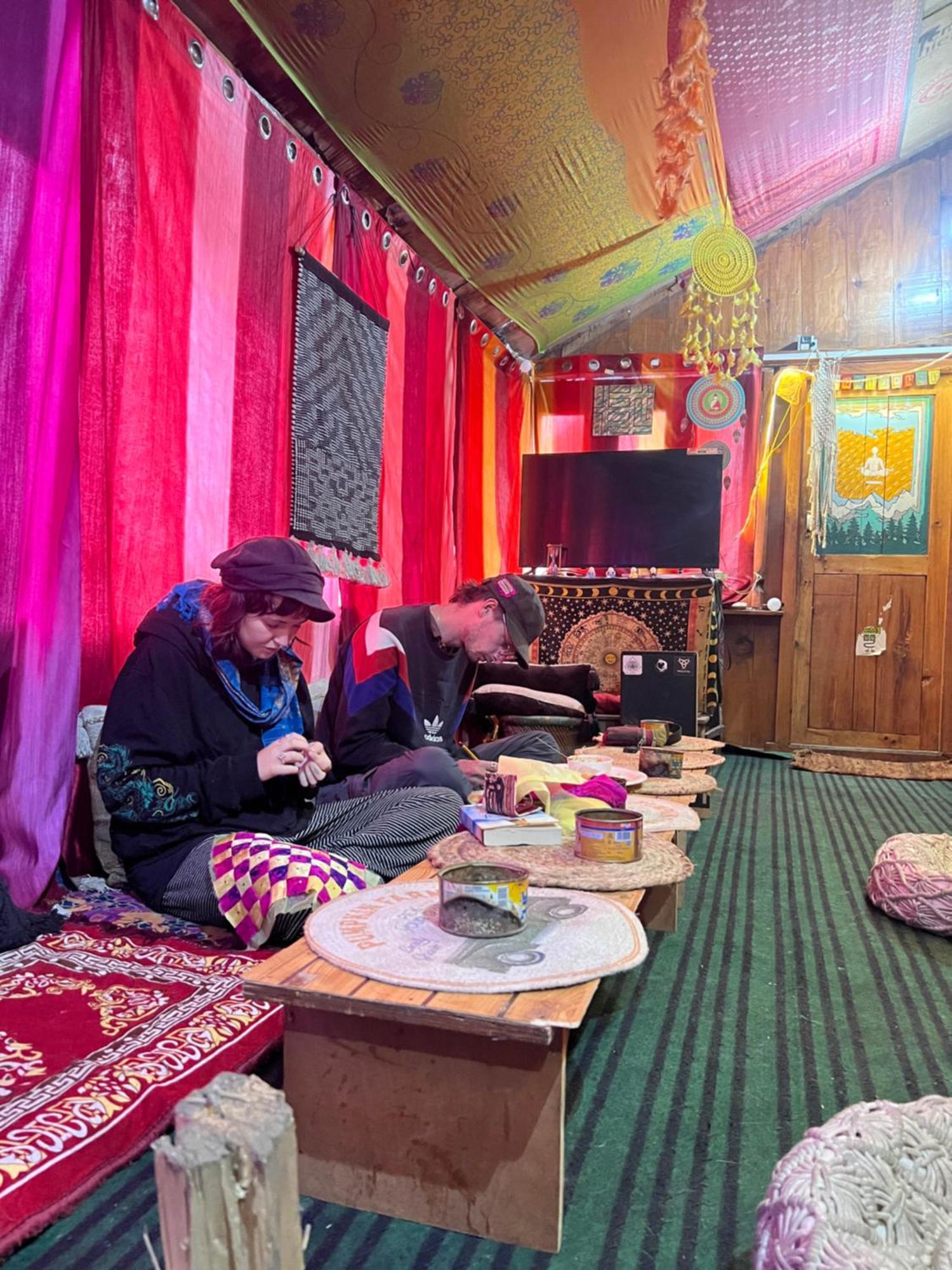 Old Brahma Homestay Kalgha Kültér fotó
